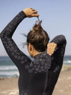 Roxy 2mm Swell Series - Long Sleeve Back Zip Springsuit For Women -Craghoppers shop erjw403054 roxyl kvj0 bck2